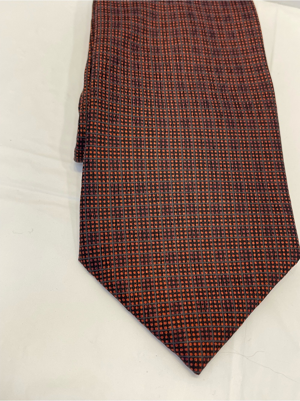 Oscar de la Renta Red and Black Micro-Pattern Silk Tie